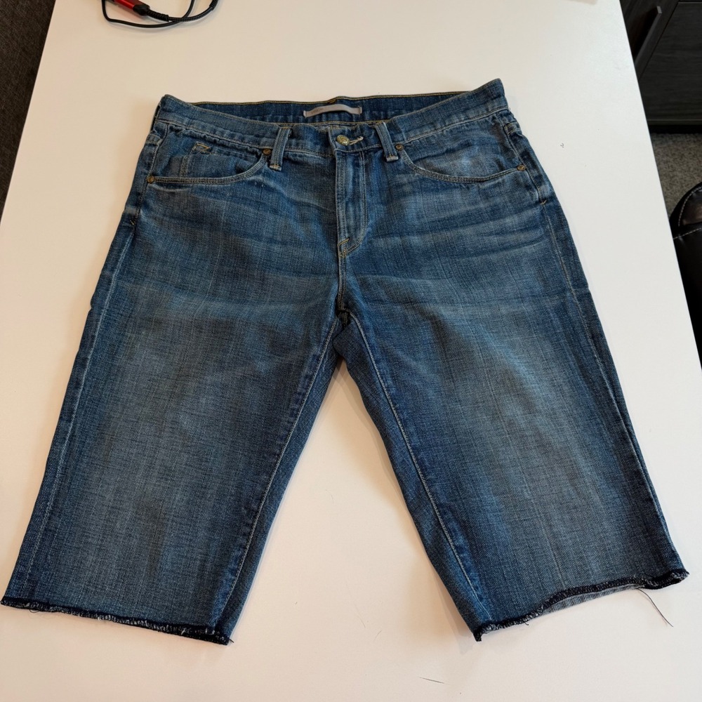 Vince Denim Bermuda Shorts Medium Wash Raw Hem Cotton Women's SZ 28 Made in USA